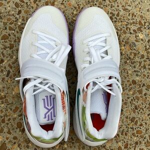 Nike Kyrie 2 “Easter”